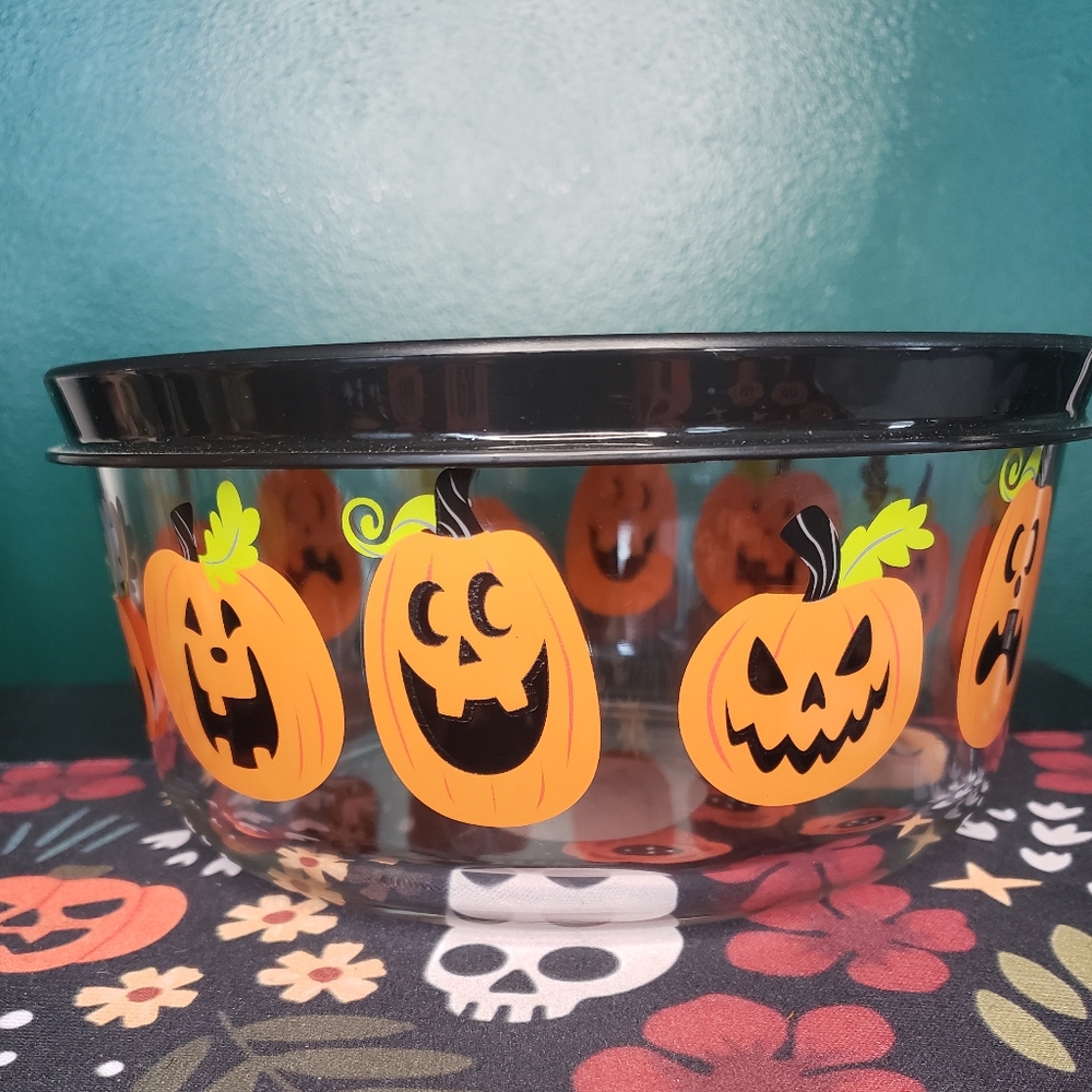 Hyde and Eek glass Tupperware and lid Halloween Lumpkin pyrex 7 cup